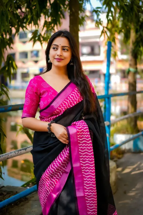 Soft Linen Saree with Pink Contrast Prints & Zari Woven Black Pattu Border